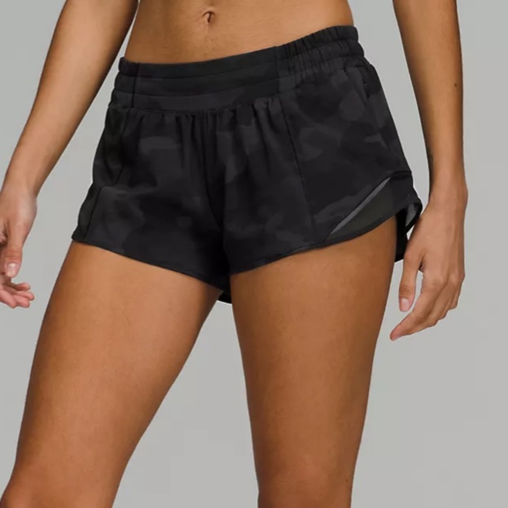Lululemon BLACK CAMO Hotty Hot 2.5” Shorts